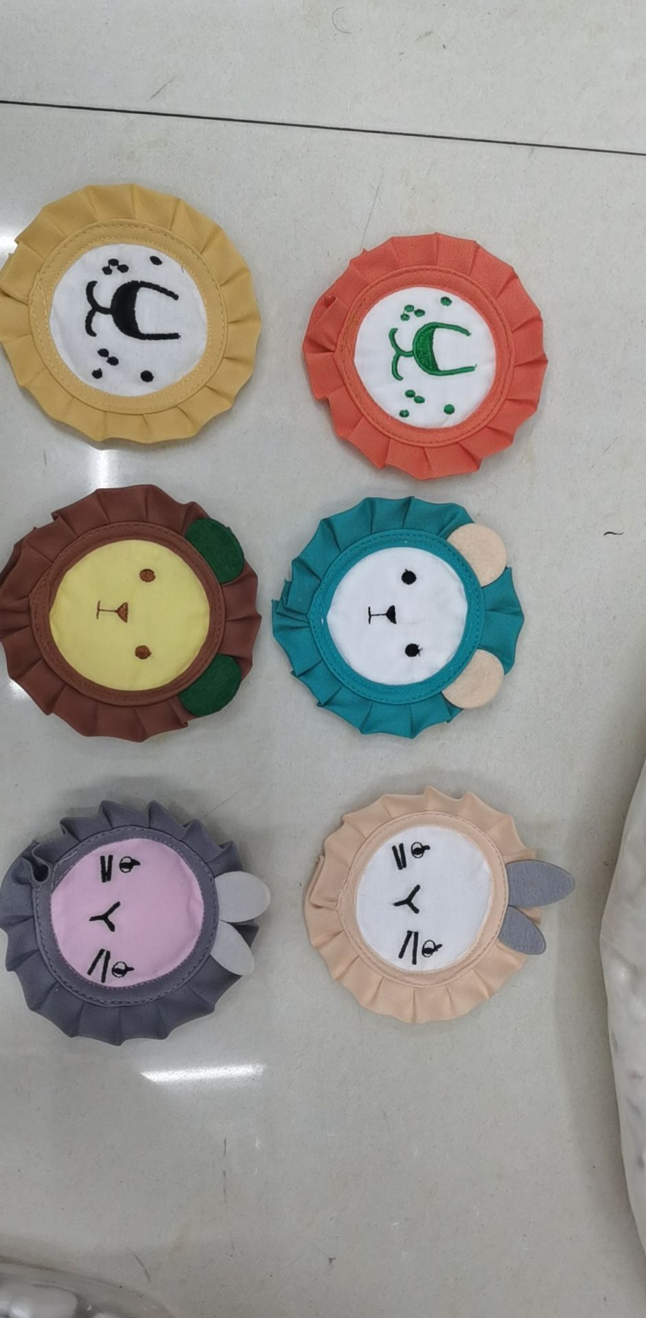 围巾，帽子，袜子等服饰配件