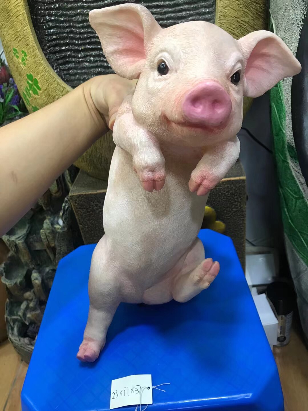 Pig-shaped home decoration items, living room book desk, outdoor garden courtyard, creative simulation models, cute gifts Application Scenario