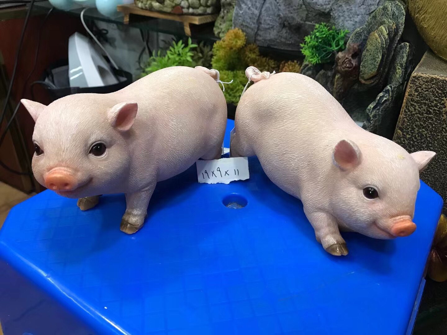 Pig-shaped home decoration items, living room book desk, outdoor garden courtyard, creative simulation models, cute gifts details Picture