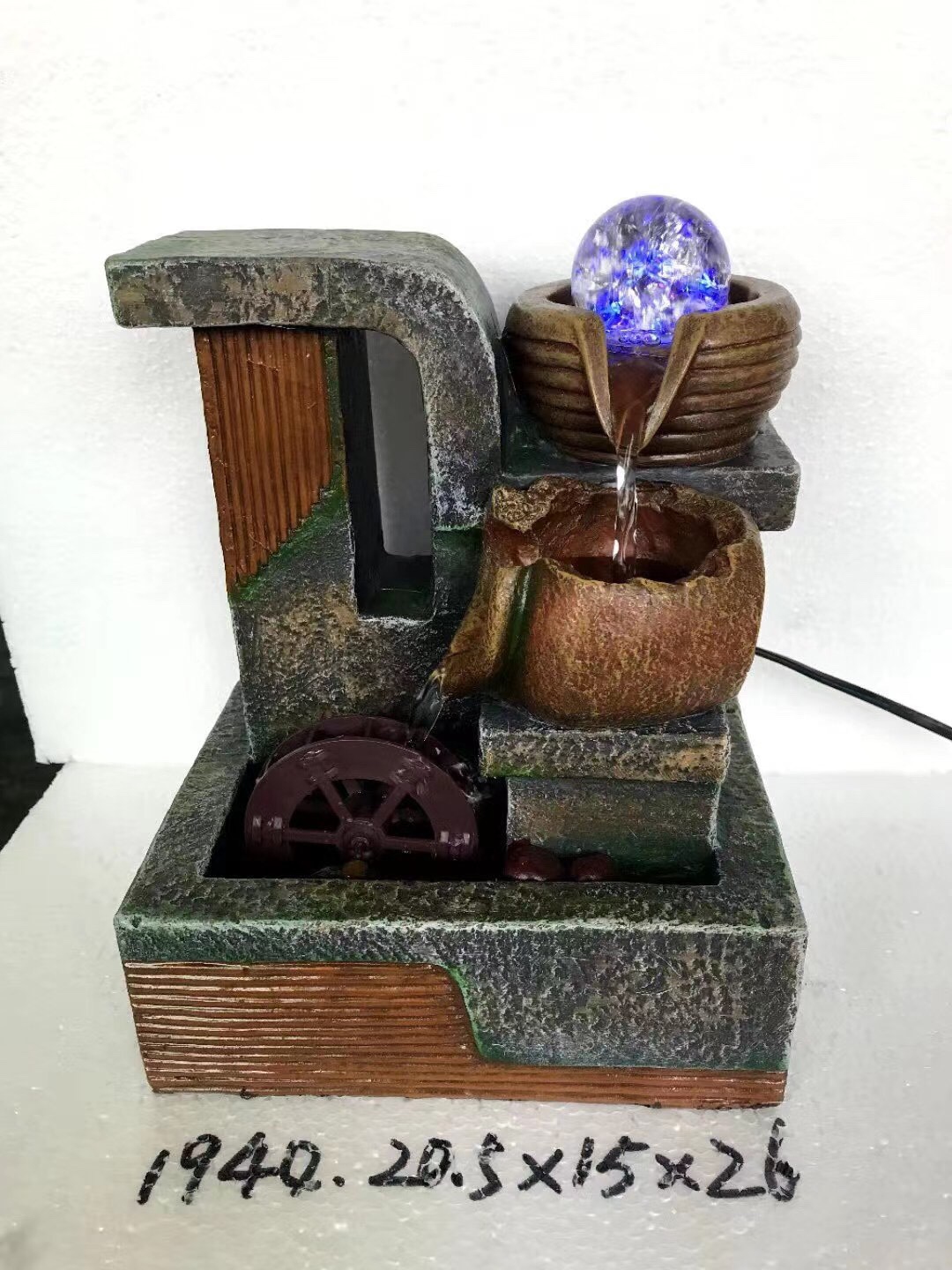 European-style fountain water flow, creative home decorations for the living room desktop, TV cabinet ornaments, entrance hall gift basins details Picture