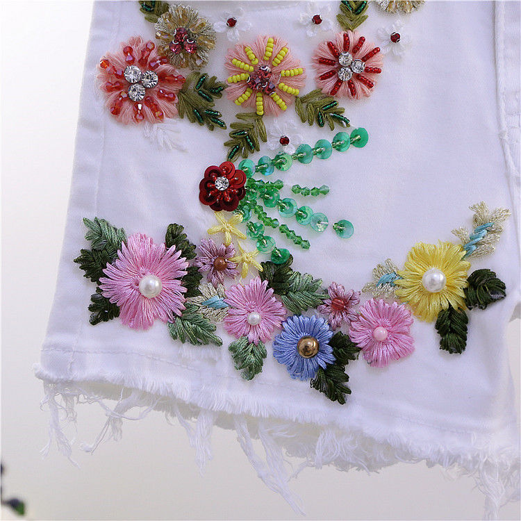 European Station 2022 Summer New sequined white fringed denim shorts Women's versatile embroidered beaded slimming hot pants Item Picture