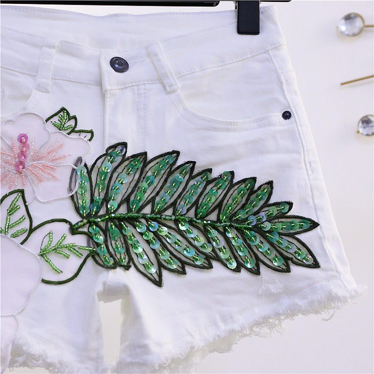 European Station 2022 Summer New leaf sequined beaded fringed denim shorts Women's fashion floral slimming hot pants details Picture