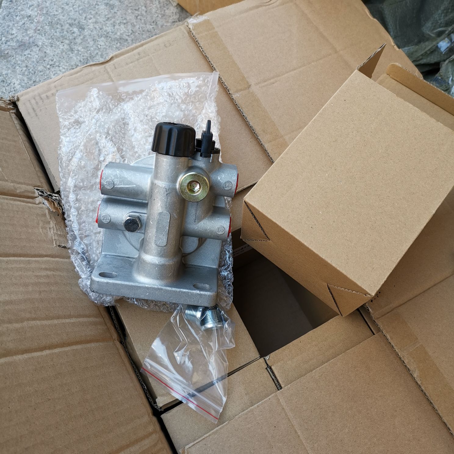 Volvo EC240B truck filter base 11110702 detail image 9