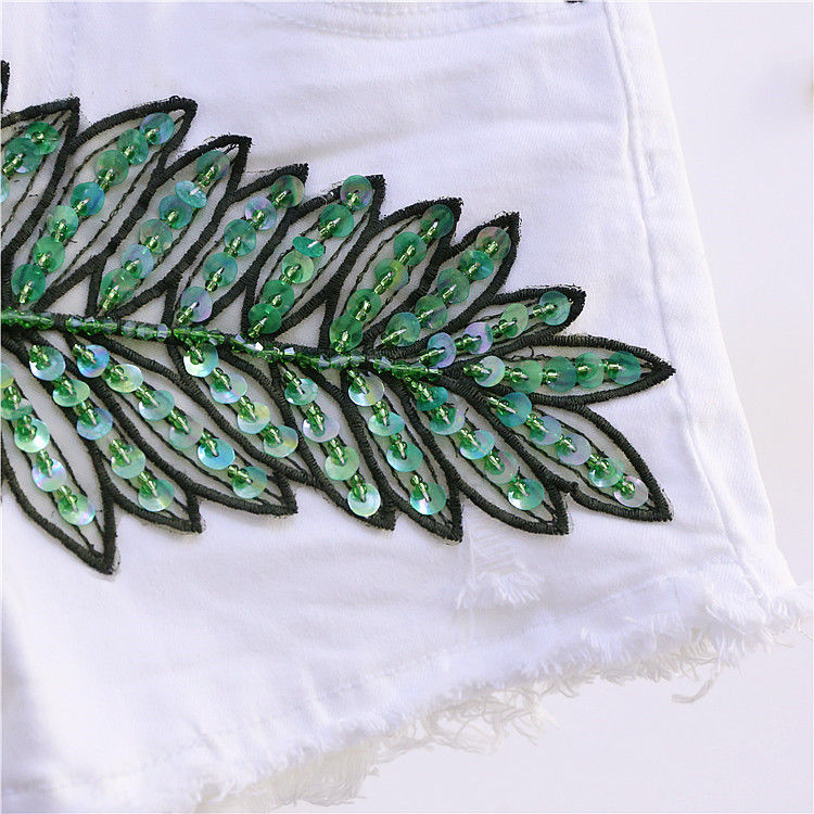 European Station 2022 Summer New leaf sequined beaded fringed denim shorts Women's fashion floral slimming hot pants detail image 7