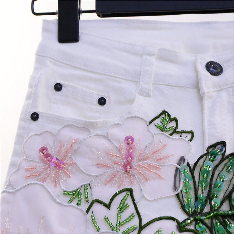 European Station 2022 Summer New leaf sequined beaded fringed denim shorts Women's fashion floral slimming hot pants Application Scenario