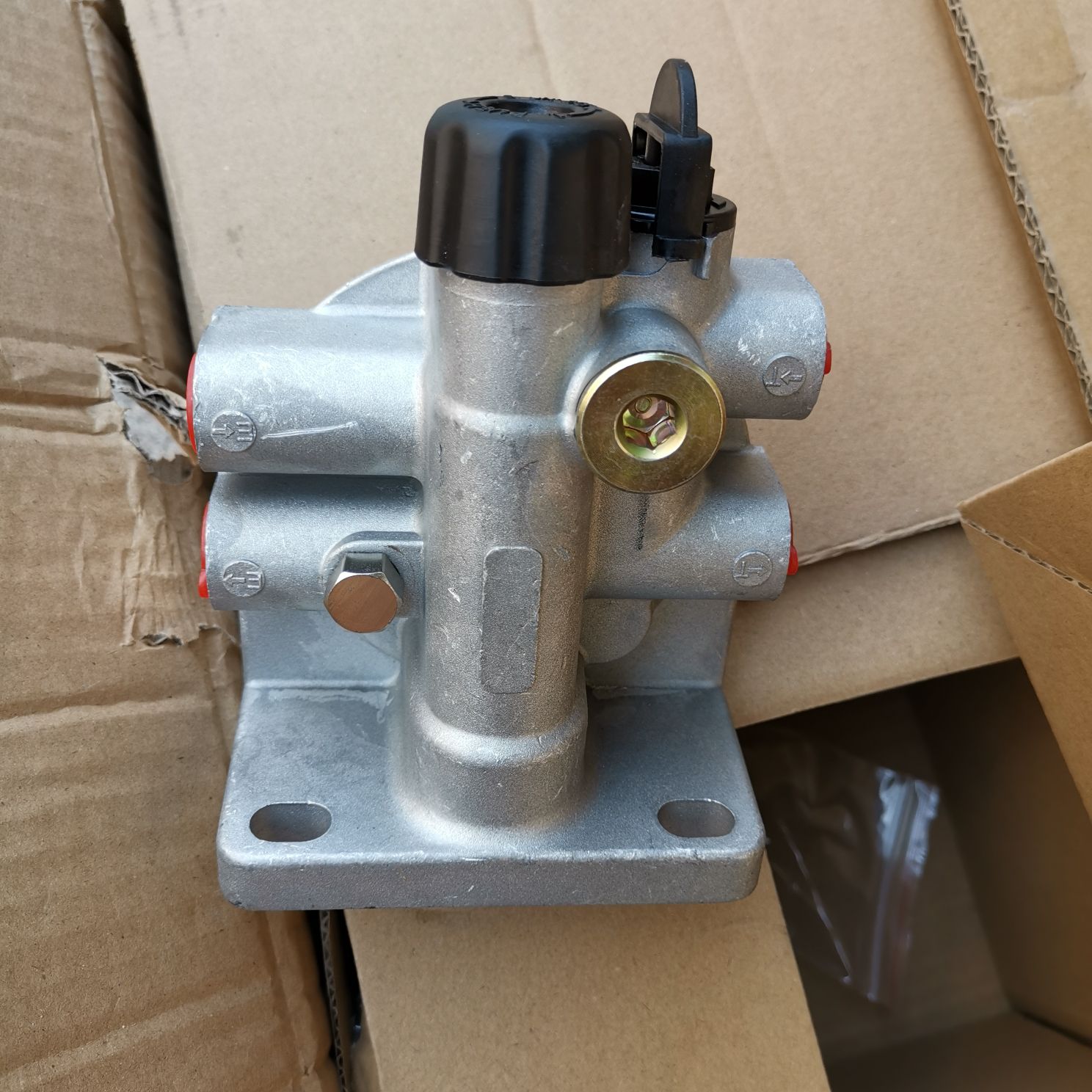 Volvo EC240B truck filter base 11110702 detail image 5