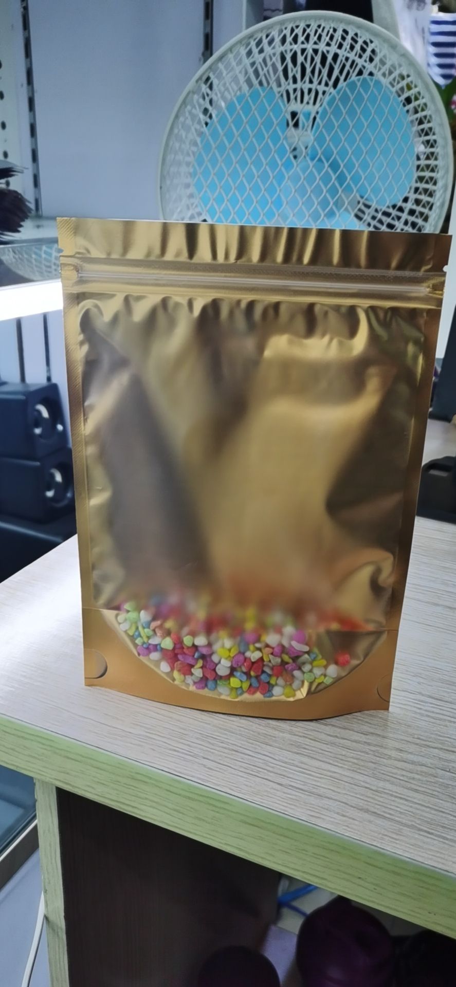 Self-standing packaging bag