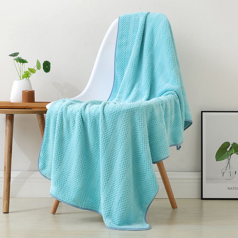 The new teak bath towel is dense in texture, soft to the touch, does not shed or fade, has strong water absorption, and is a dry hair towel in a solid color Item Picture