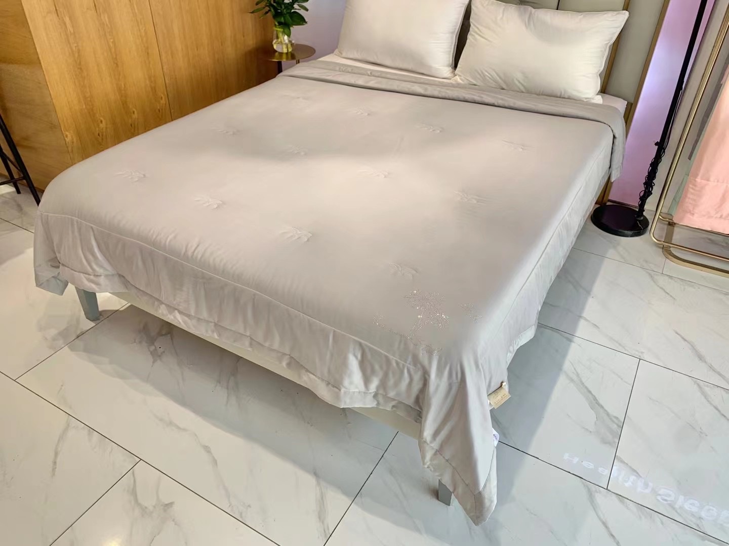Modern and Elegant Tencel Quilt