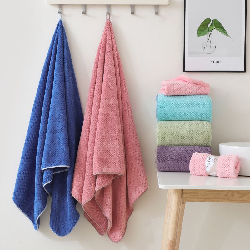 The new teak bath towel is dense in texture, soft to the touch, does not shed or fade, has strong water absorption, and is a dry hair towel in a solid color