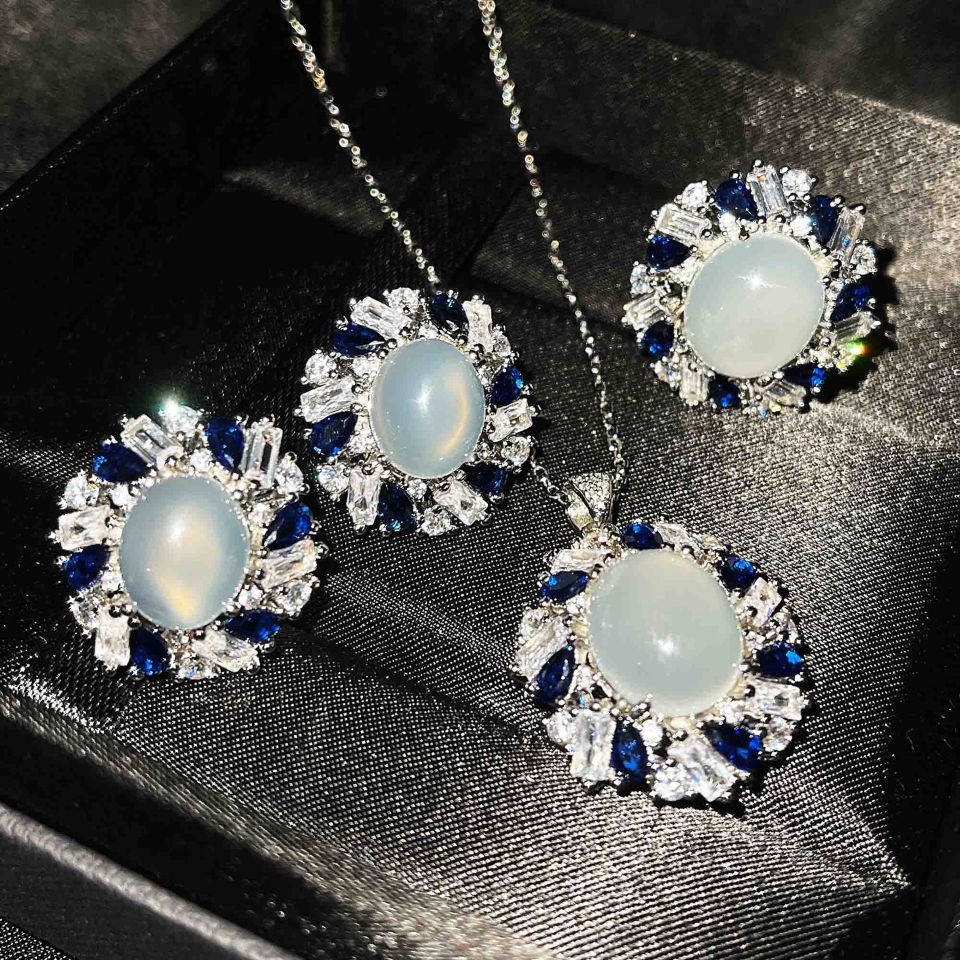 Brazilian natural ice-type white chalcedony necklace, glass type pigeon egg ring, banquet stud jewelry necklace details Picture