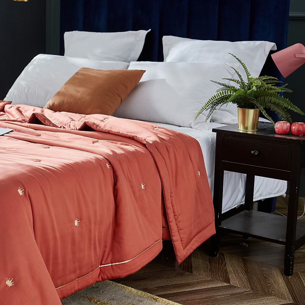 The imperial family moisturizing summer quilt has a great drape! The fit and softness are both excellent [Strong] pic 2