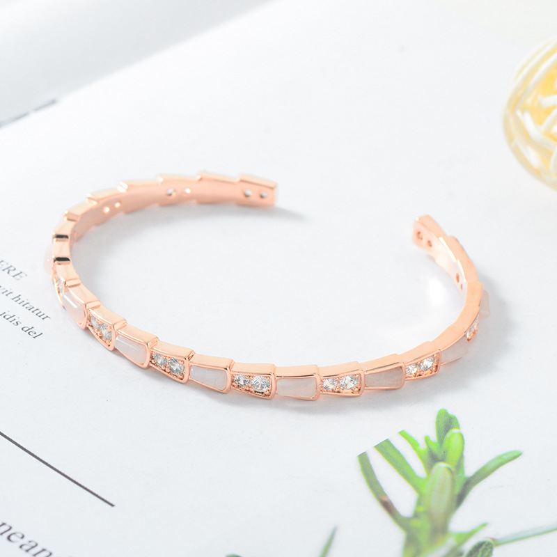 This is a trendy shell snake bone fashion bracelet with an open cat's eye Specification image