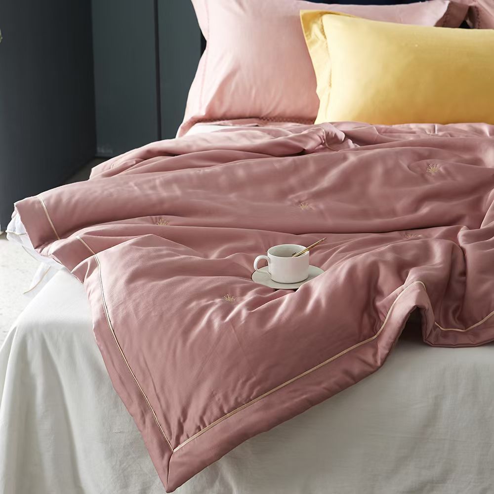 The imperial family moisturizing summer quilt has a great drape! The fit and softness are both excellent [Strong] pic 8