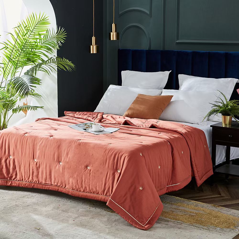 The imperial family moisturizing summer quilt has a great drape! The fit and softness are both excellent [Strong] pic 3