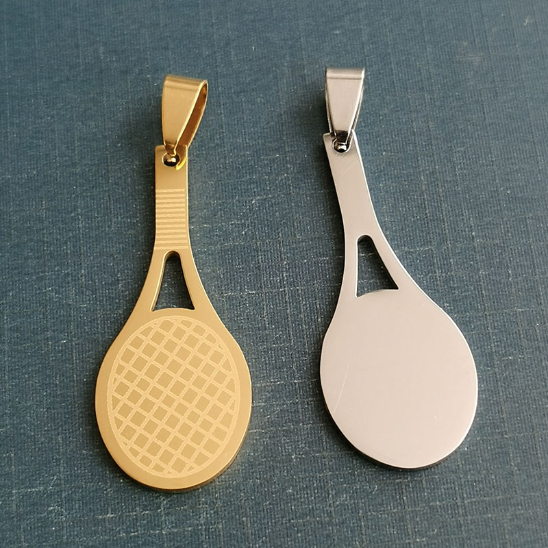 Badminton rackets, titanium steel necklaces, fitness and sports stainless steel pendants and other accessories are selling well in wholesale for foreign trade