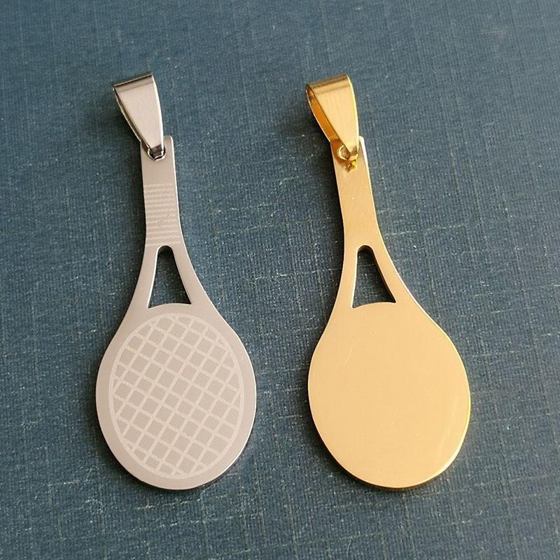 Badminton rackets, titanium steel necklaces, fitness and sports stainless steel pendants and other accessories are selling well in wholesale for foreign trade details Picture