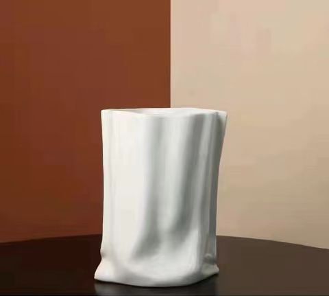 Nordic ceramic electroplated creative geometric silver vases, soft furnishings, wedding and hotel gifts, living room dining table decoration cabinets, entrance hall modern handicrafts, flat vases and flower vases wholesale details Picture