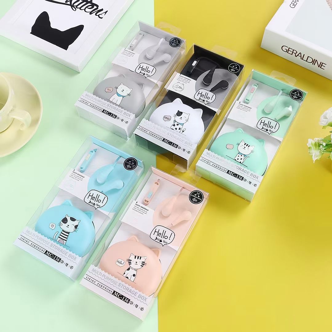 The MC-136 cartoon headphones are in-ear headphones with microphone and line control, suitable for Apple, Android and Huawei mobile phones. They offer deep bass