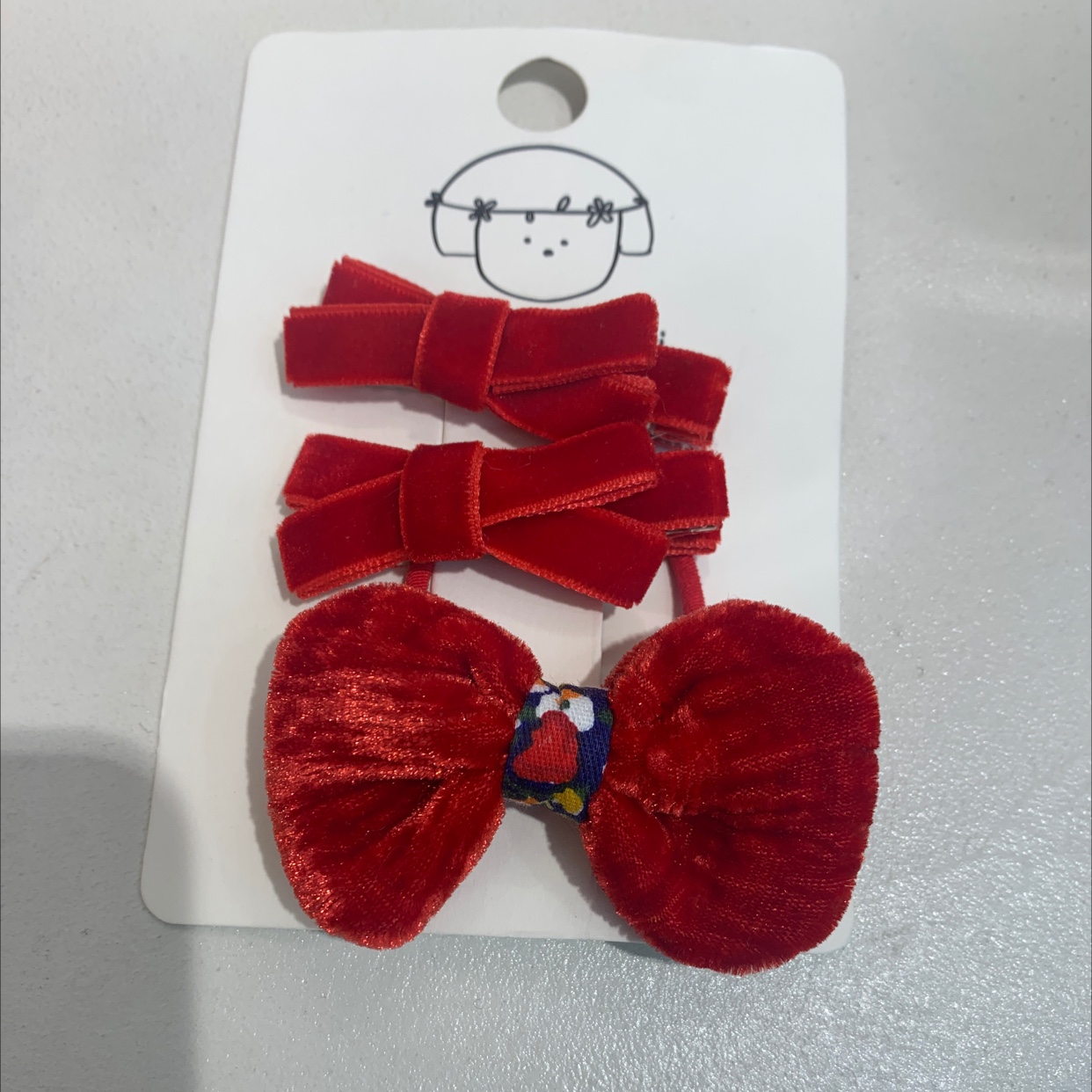 Red hairpin details Picture