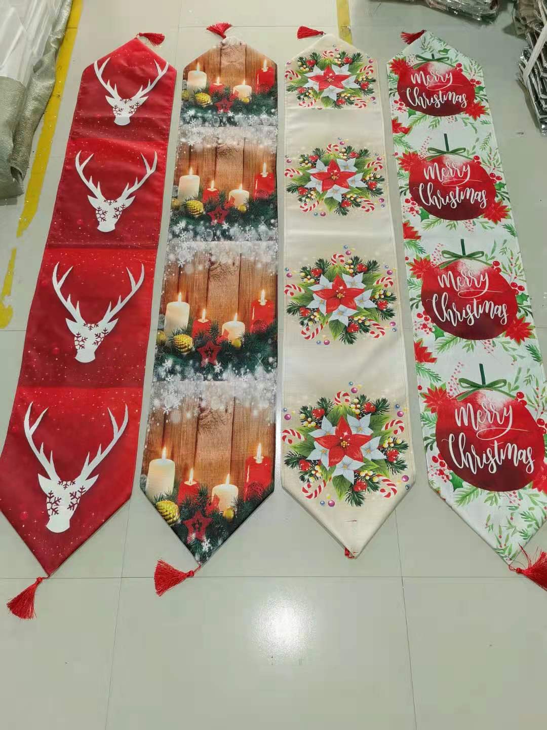 The table flag is edged with linen