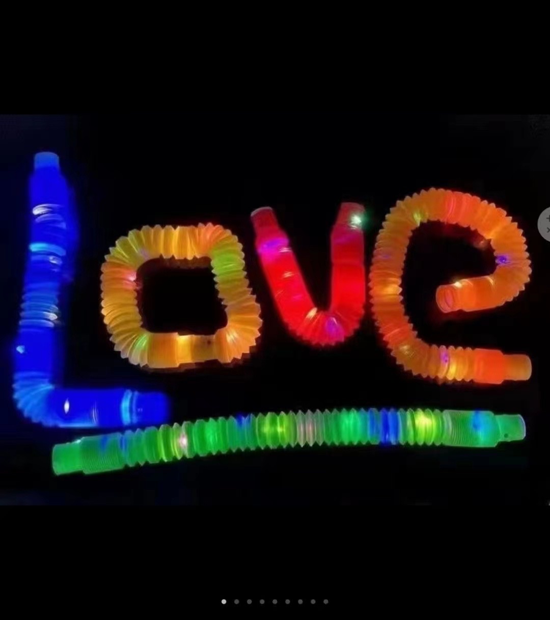 The luminous telescopic plastic tube, the same style as the popular online celebrity Douyin, is a new and unique toy