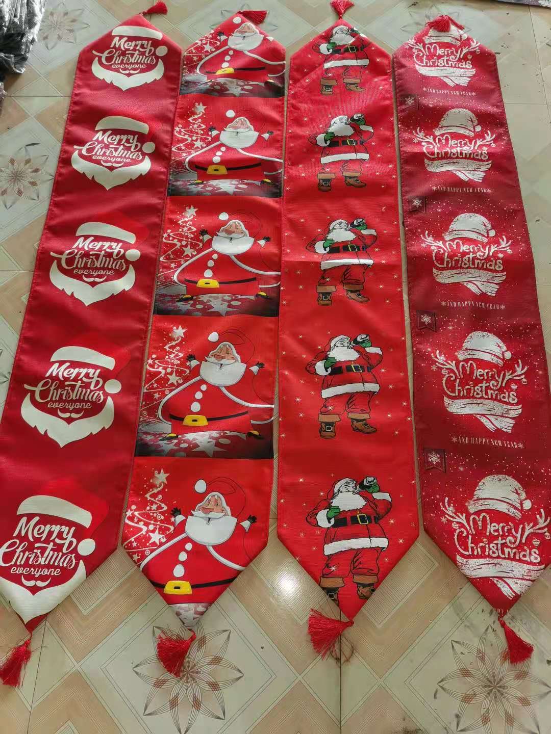 The table flag is edged with linen Specification image