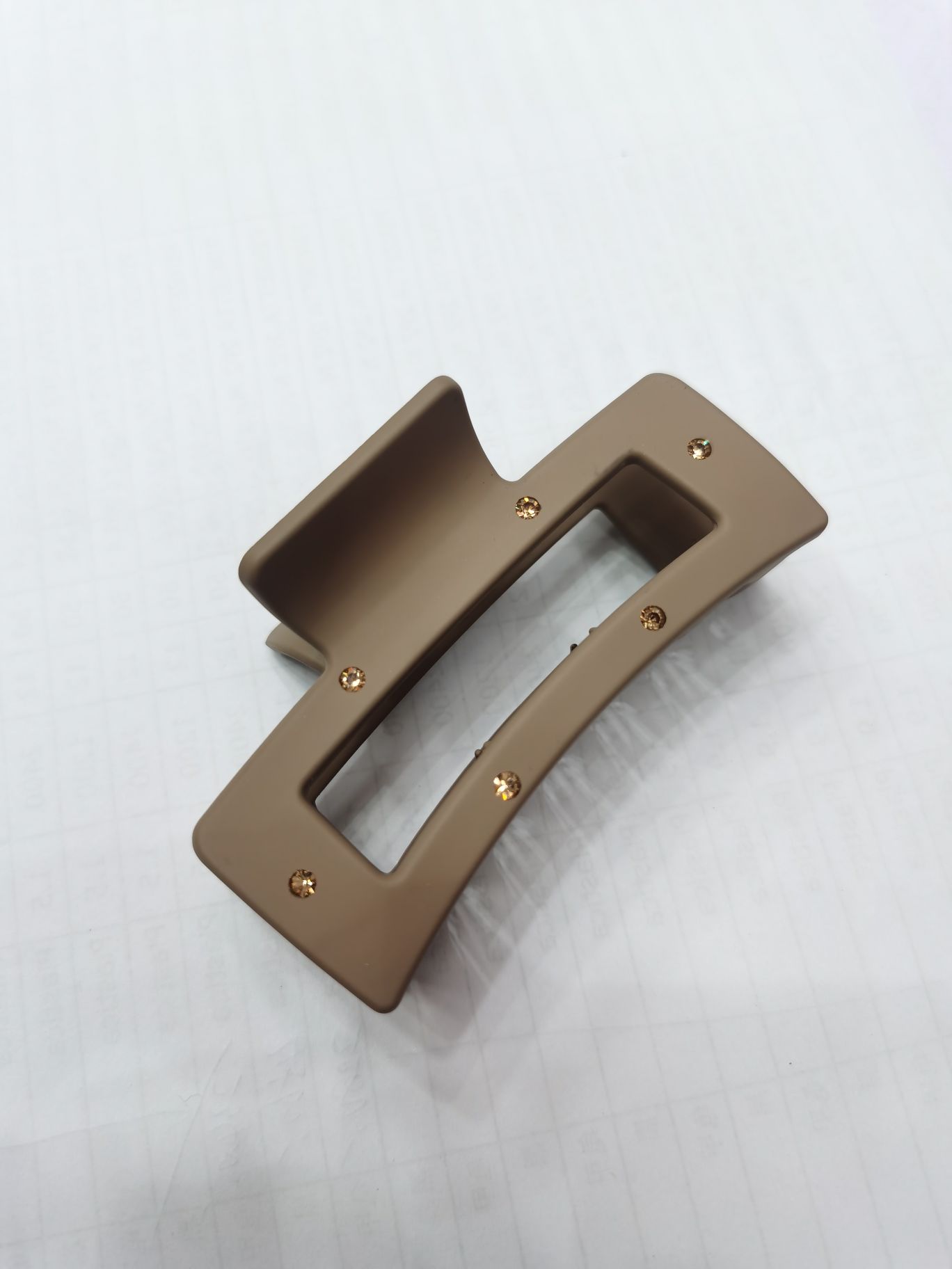 Korean style popular light luxury matte elastic lacquer inlaid with crystal diamonds, scratch-resistant square hollowed-out hair clipper and head accessory detail image 6