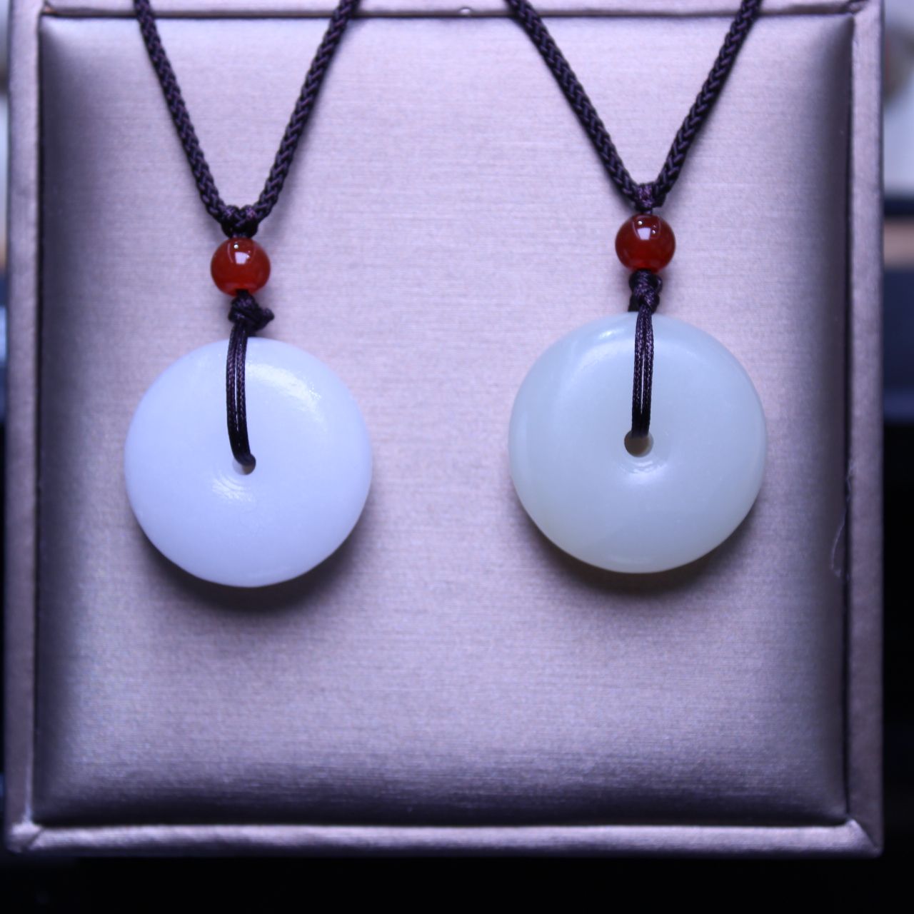 白玉晶珠宝古玩市场景区商场道观寺庙玉石天然汉白玉平安扣毛衣链体恤衫链老少通用送礼促销赠送派发库存清货清样特价处理０００１详情3