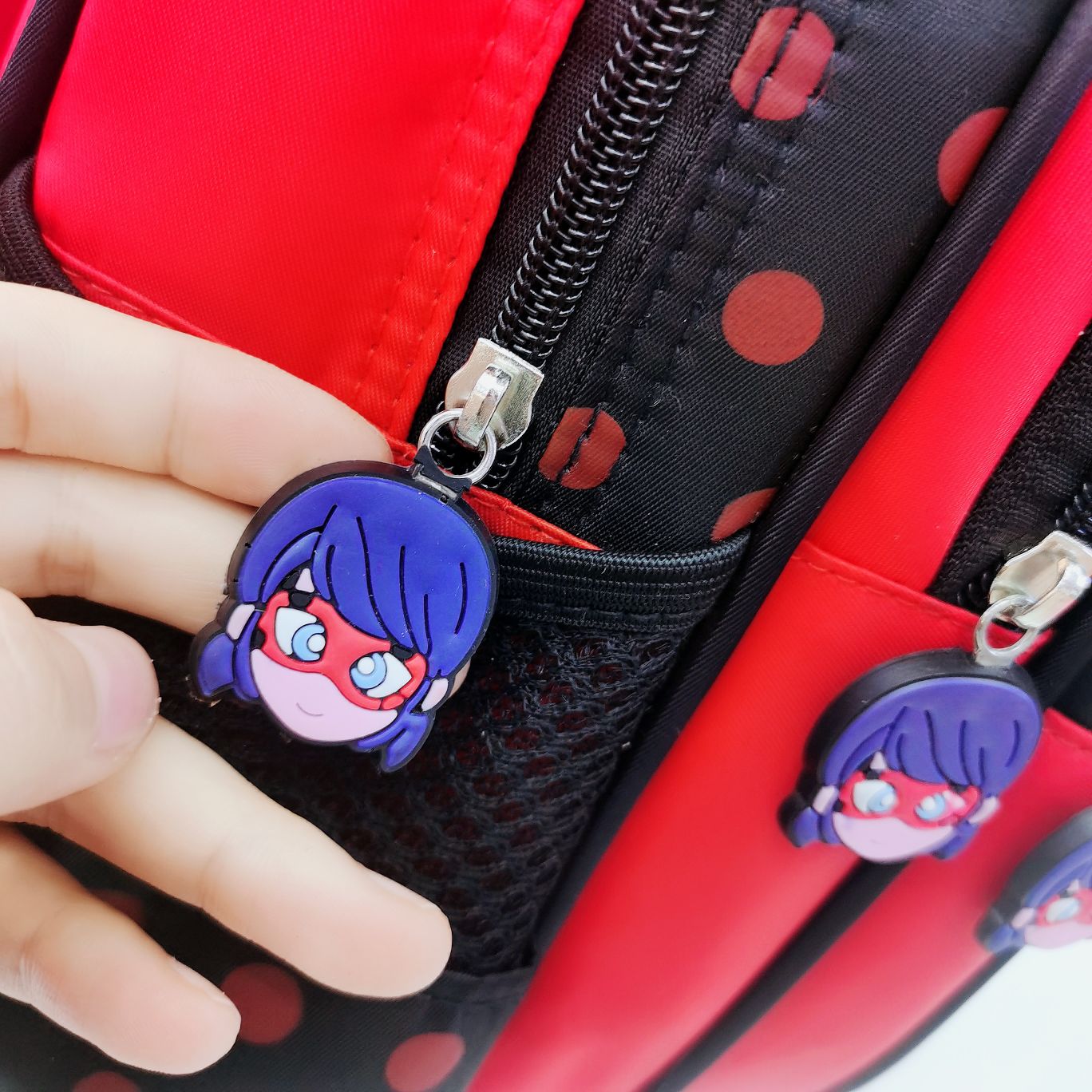 双肩背包实物图