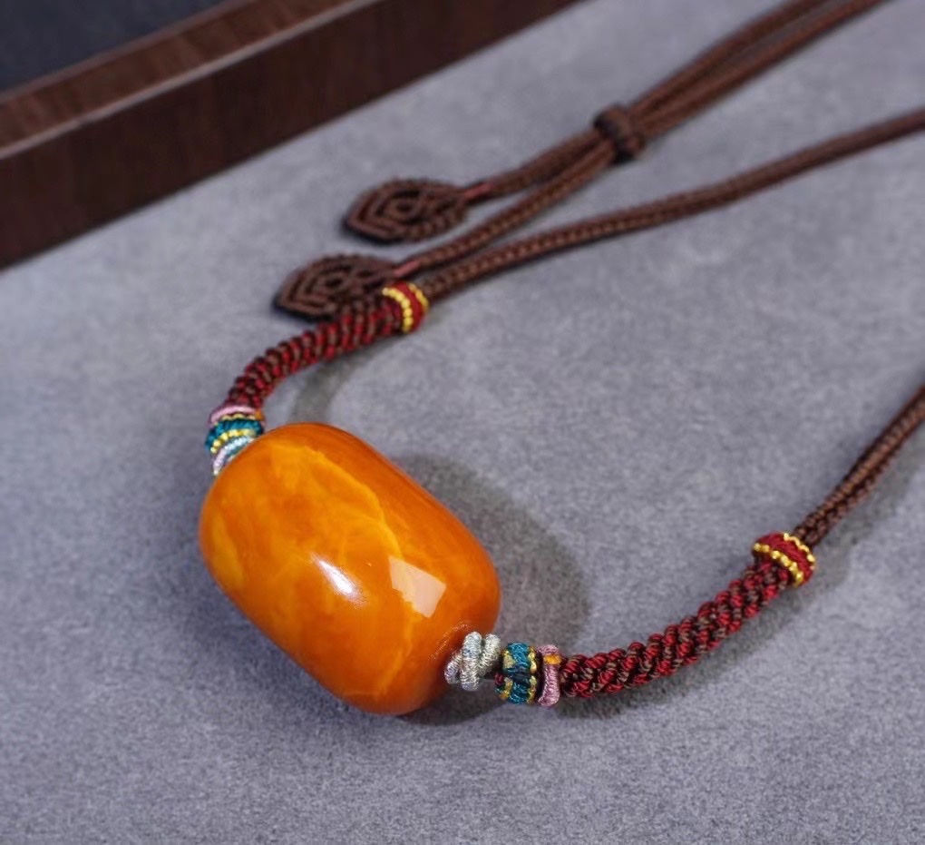 Natural aged amber collarbone chain detail image 1