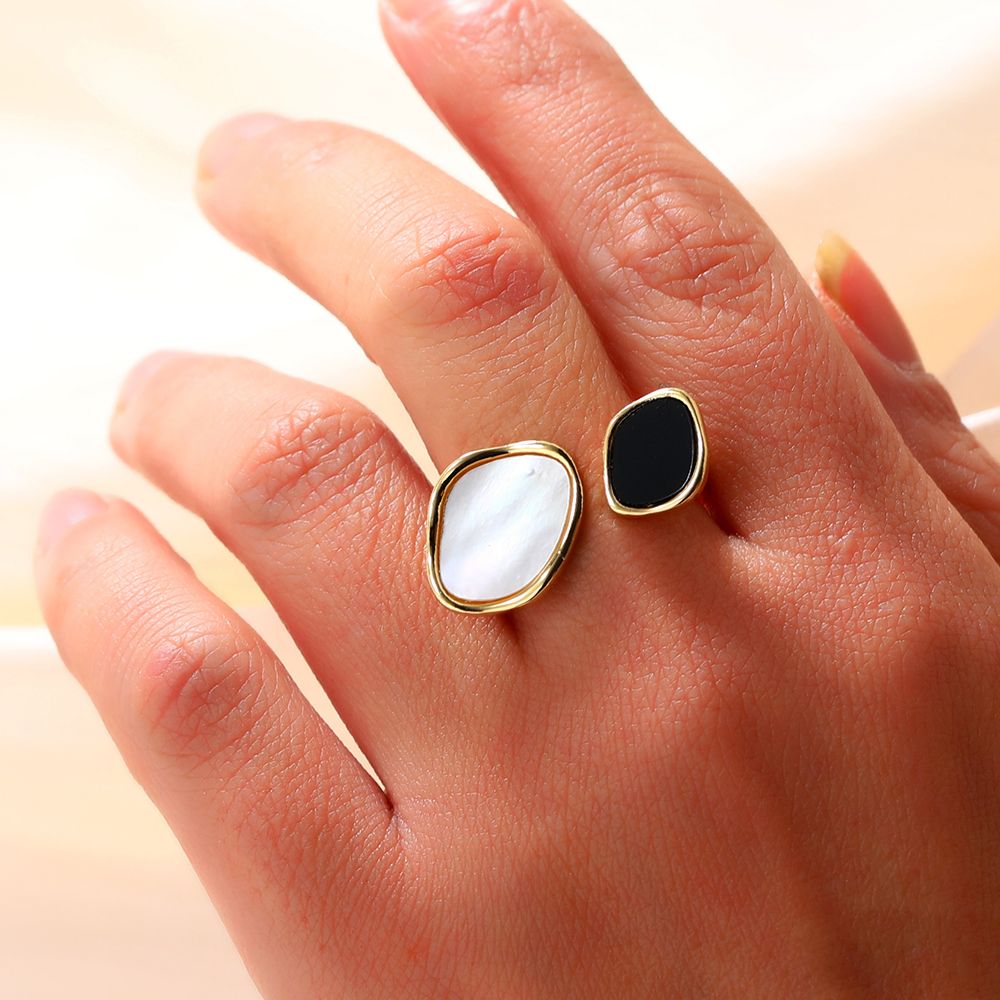 The feathered geometric oil-dripping open ring, a simple and elegant Korean design, exudes a ladylike charm and is a fashionable ring with a unique and creative charm. It is a female 003 accessory detail image 3