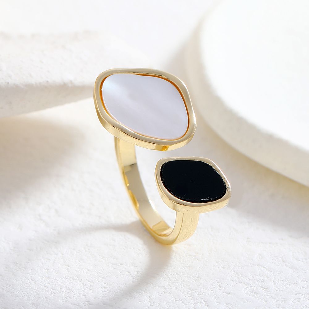 The feathered geometric oil-dripping open ring, a simple and elegant Korean design, exudes a ladylike charm and is a fashionable ring with a unique and creative charm. It is a female 003 accessory