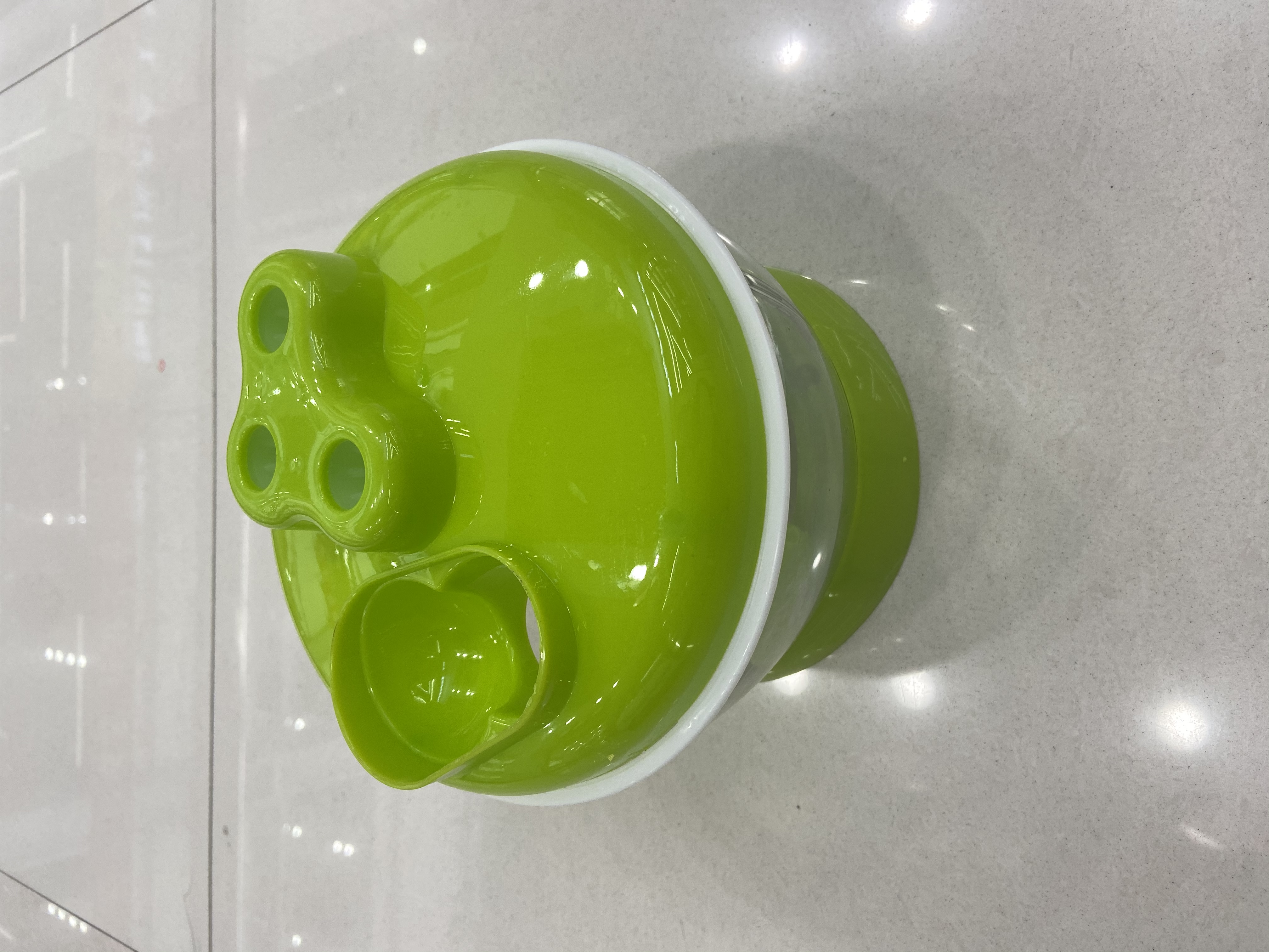 Green hand-cranked vegetable cutter Application Scenario
