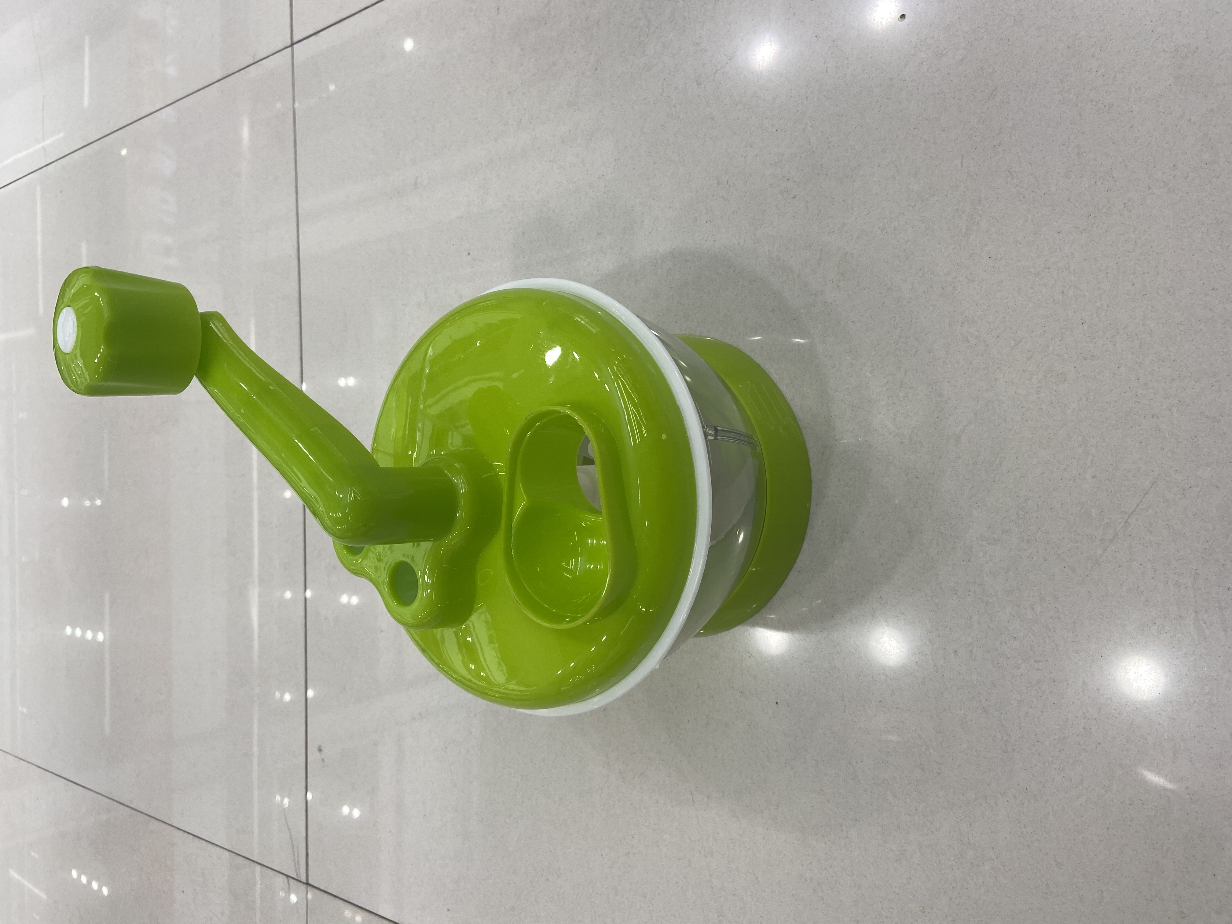 Green hand-cranked vegetable cutter Specification image