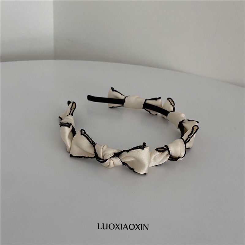 Women's headwear is in vogue details Picture