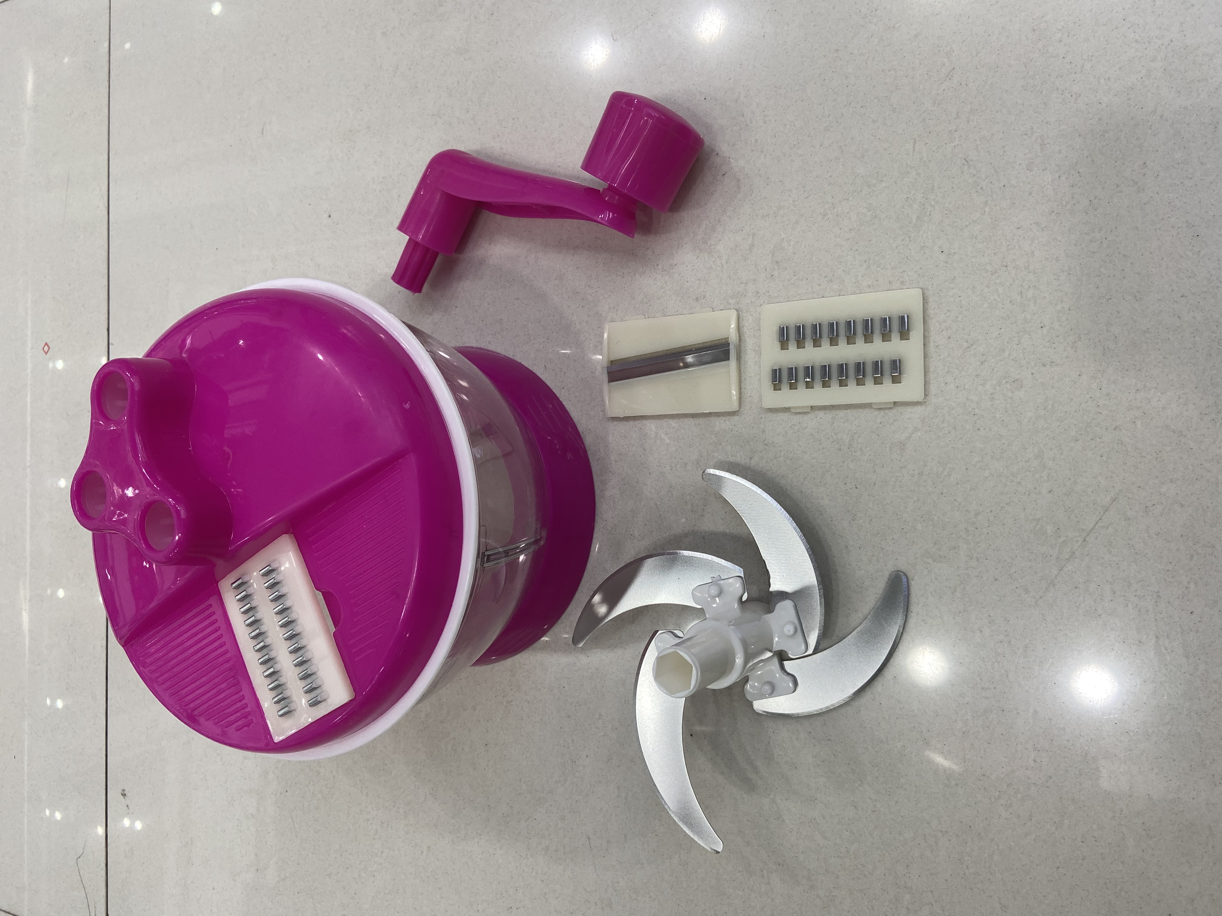 Rose red hand-cranked vegetable cutter Application Scenario