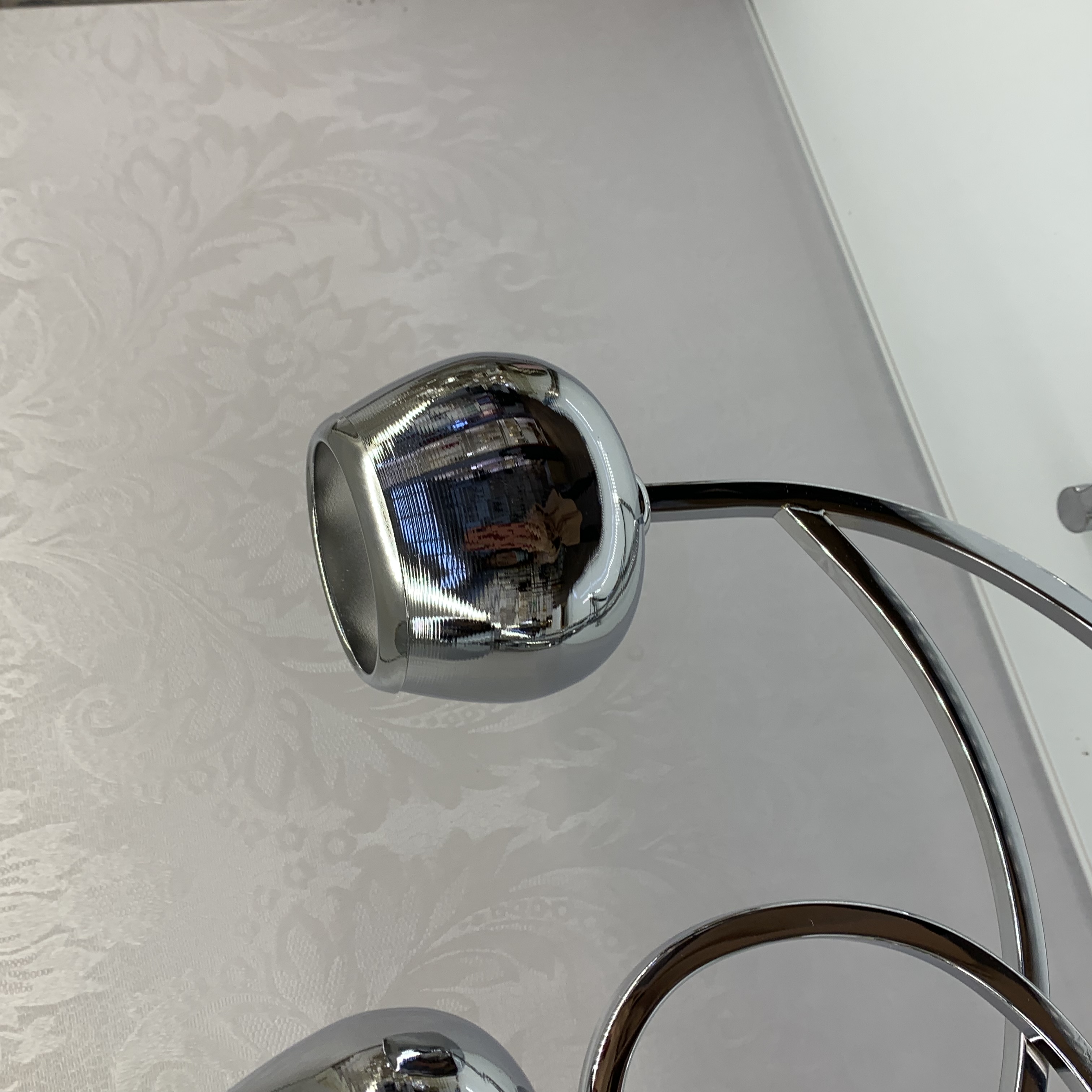 الموجز الحديث: حوالي 3 شموع، غرفة الجلوس، مائدة العشاء على ضوء الشموع Item Picture
