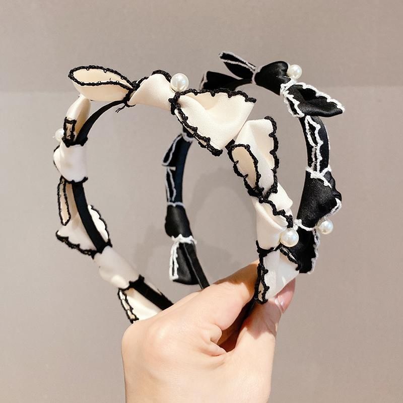 Headdresses For Women Are Popular full figure