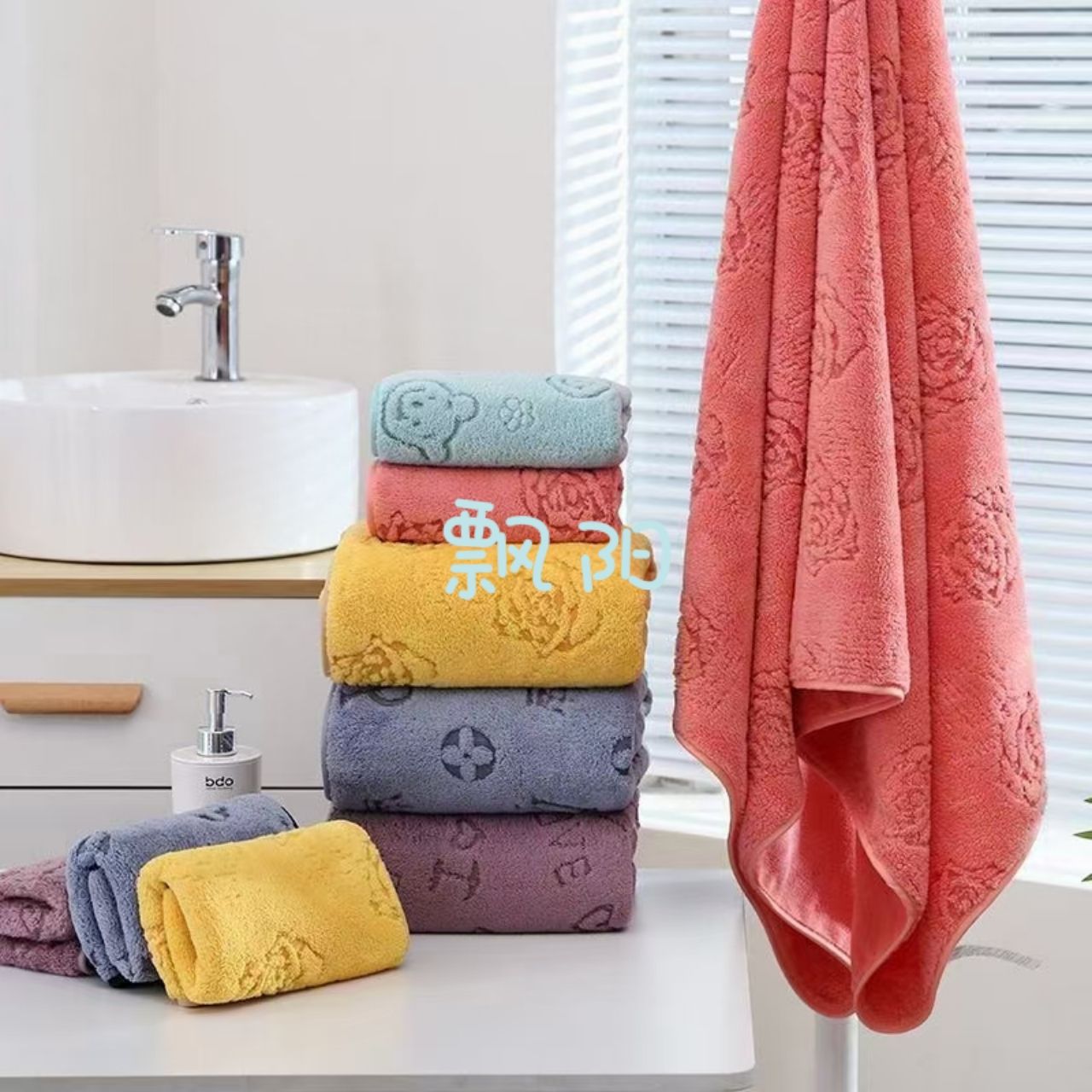 Yiwu buena carga flotando yang absorbente coral fleather jacquard toalla de baño Specification image