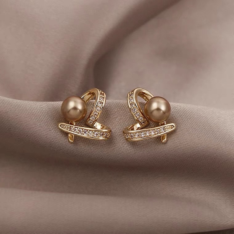 "High-end light luxury 2022 new trendy geometric black earrings, elegant and grand earrings for women.