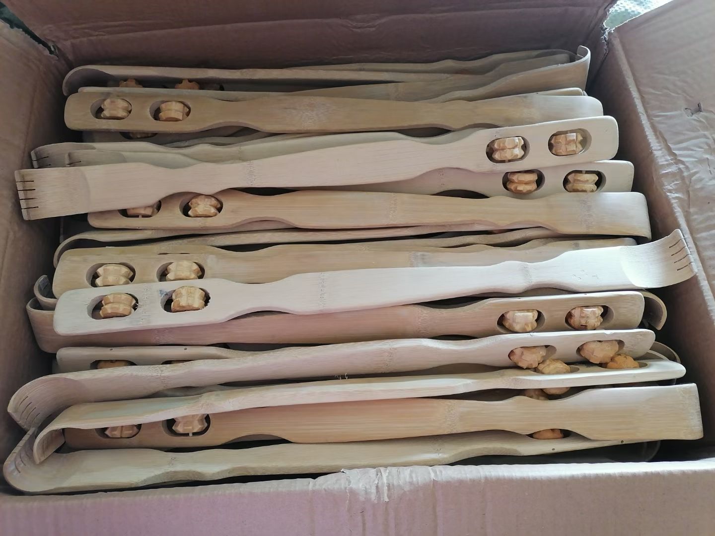 

1#竹竹制双齿不求人，产品尺寸46*3.5*0.6cm，一箱300个，10个一扎详情图2