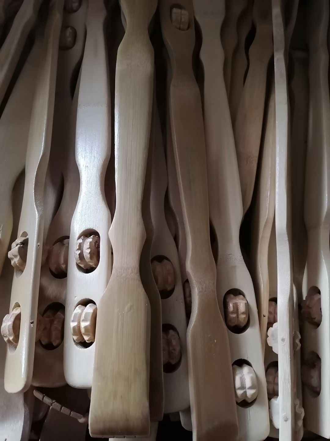 

1#竹竹制双齿不求人，产品尺寸46*3.5*0.6cm，一箱300个，10个一扎详情图6