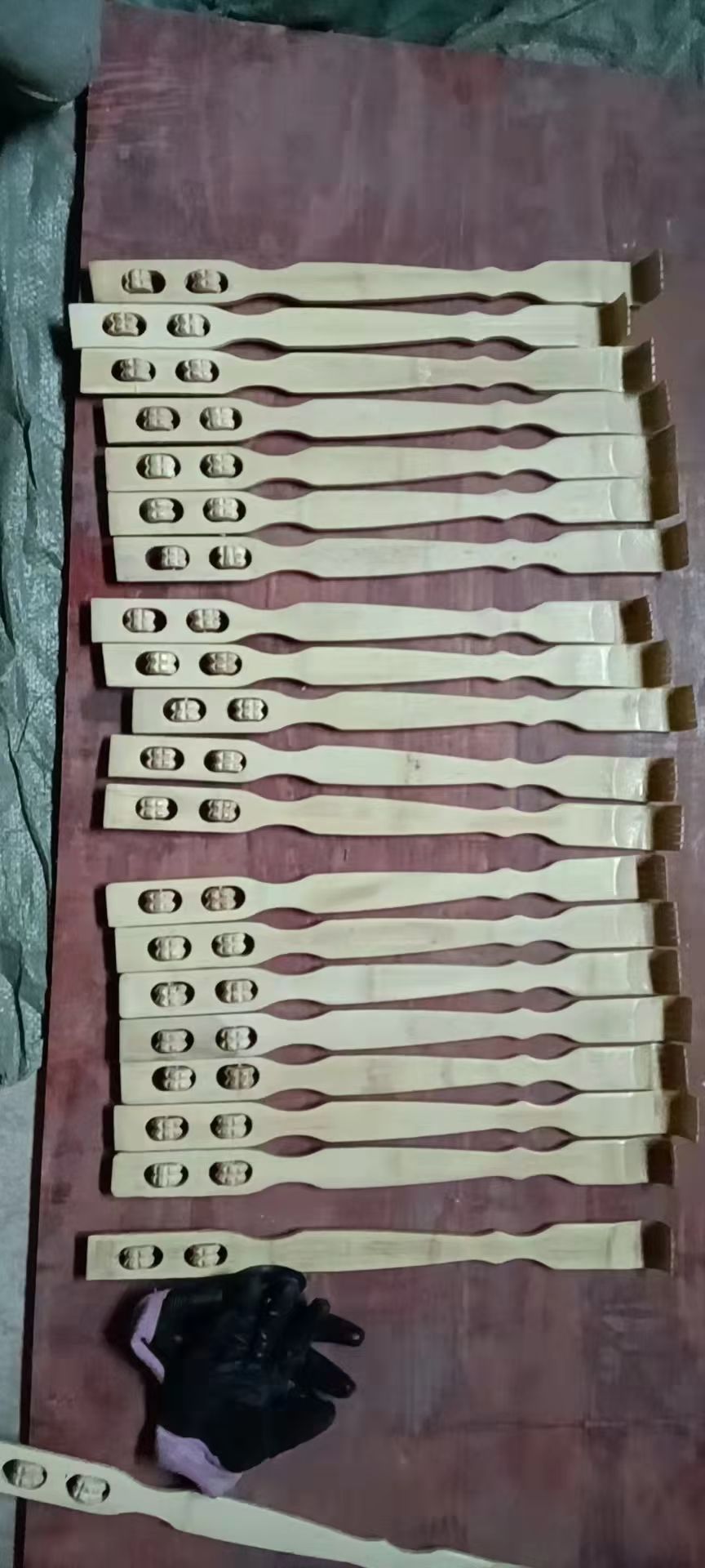 

1#竹竹制双齿不求人，产品尺寸46*3.5*0.6cm，一箱300个，10个一扎详情图7