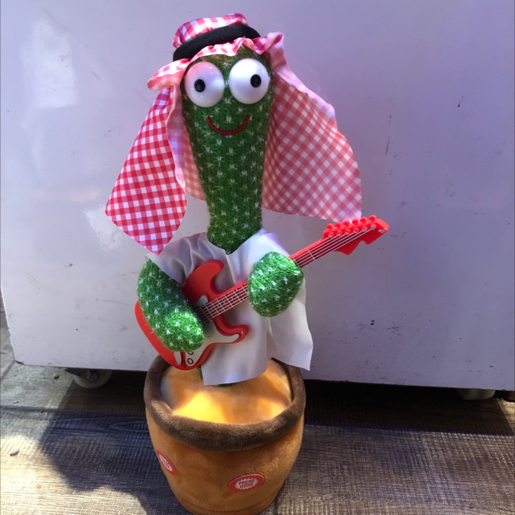 The internet-famous best-selling electric plush toy, the cactus with lights and music, is from the commercial sea HNR details Picture