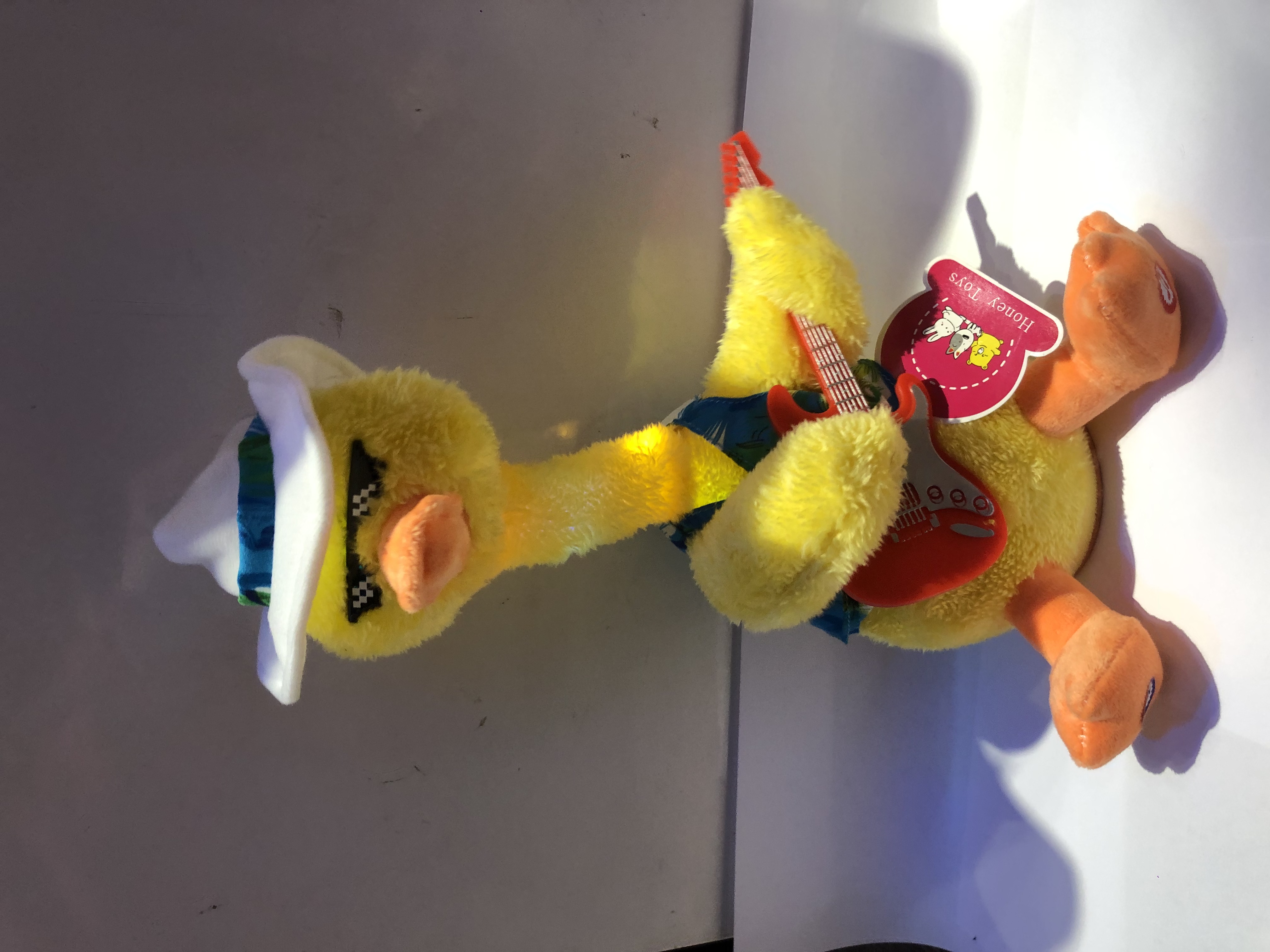The new internet-famous bestseller, the electric sitting duck, can dance with music and lights from Shanghai HNR details Picture