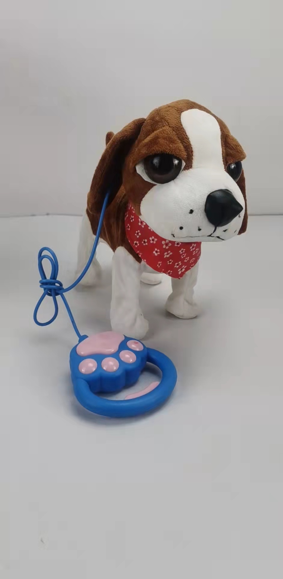 The new best-selling electric plush toy series with a leash, a dog that can walk and carry music, is from HNR Application Scenario