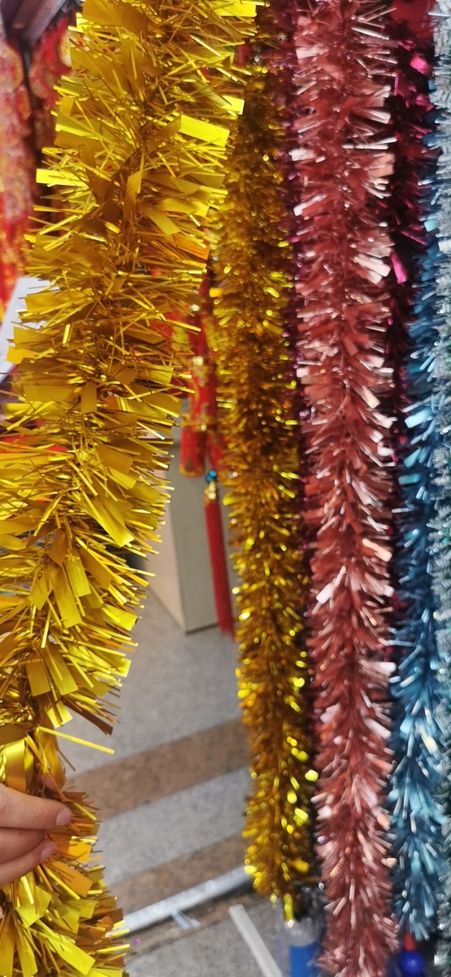 Factory direct sales of Christmas decorations - large-leaf grass wool strips