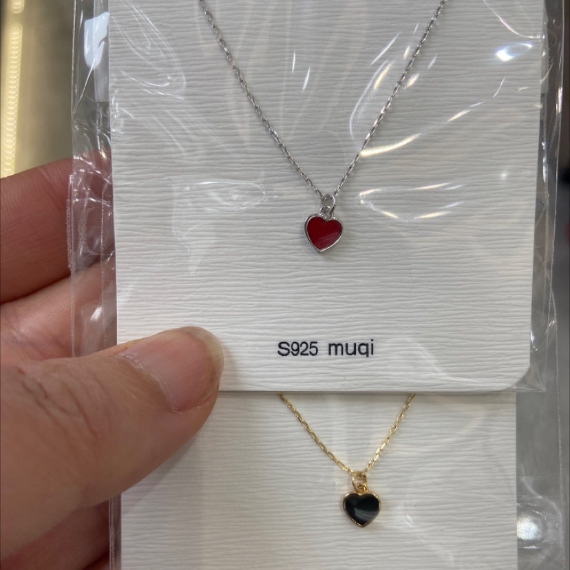 Two-color heart necklace Application Scenario