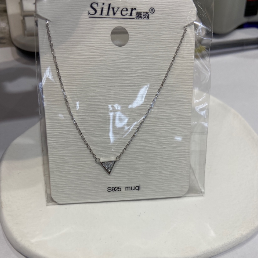 Geometric shape series triangular micro-inlaid zirconium details Picture